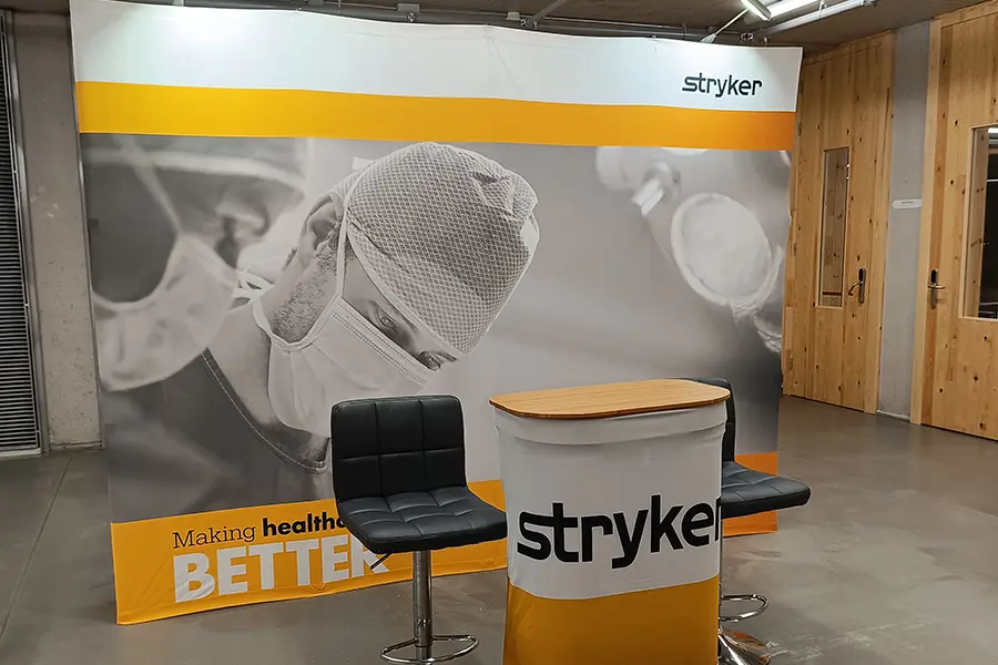 Banner Roll Up Stryker