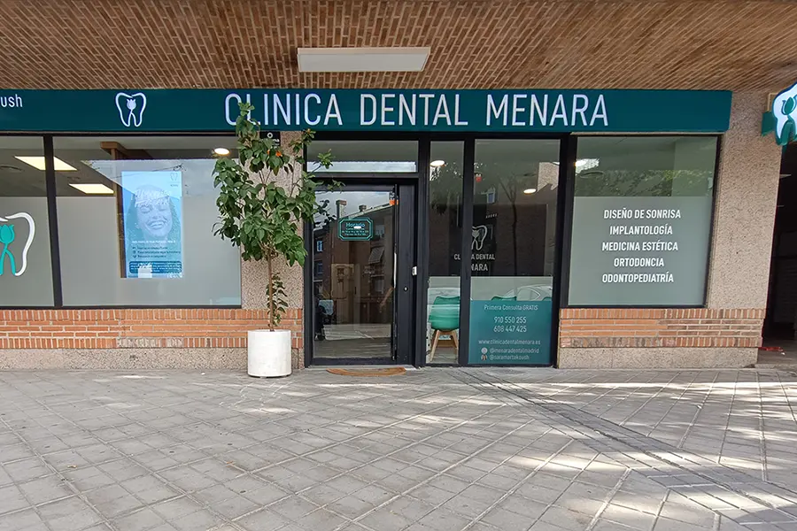 Rótulo luminoso led Clínica Dental Menara